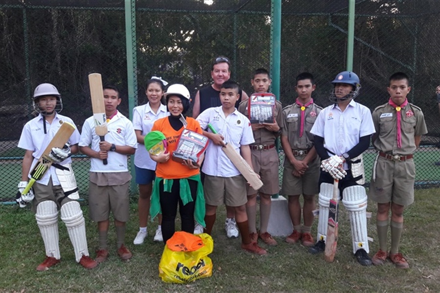 Blythswood CC make generous donation to junior cricket to herald new league season